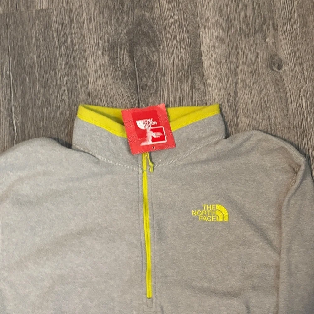 The North Face Light Gray Pullover with Yellow Trim size XL
